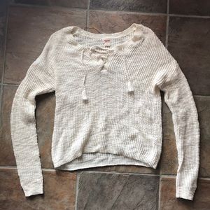 CROPPED WHITE KNIT TARGET SWEATER.